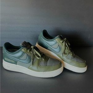 NIKE AIR FORCE 1 GTX Size 10
OLIVE, GREEN, SAIL & BROWN